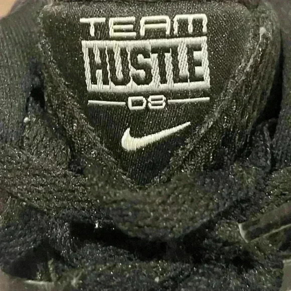Nike Team Hustle D 8 Youth Size 4.5 Basketball shoes - Picture 10 of 11